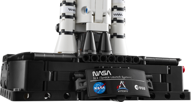 42221 NASA Artemis ‑laukaisujärjestelmän avaruusraketti