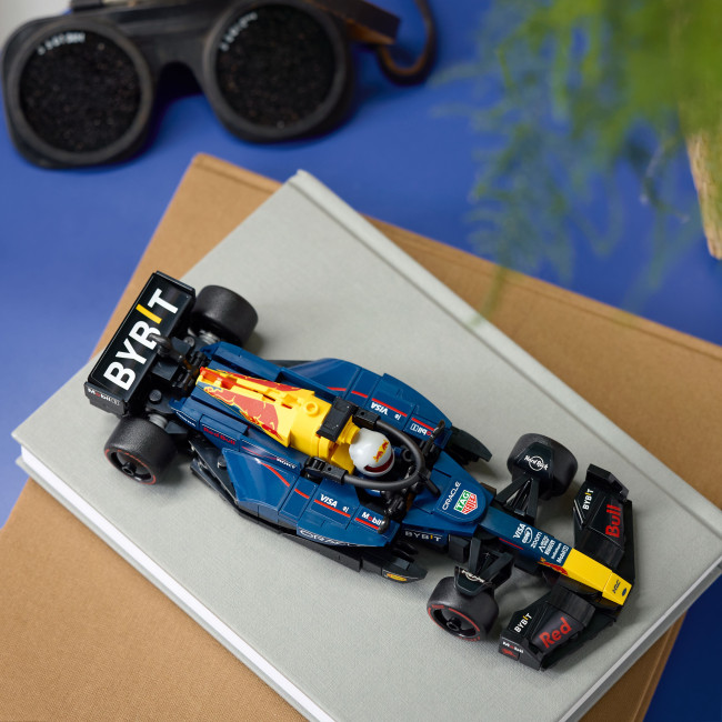 77243 Oracle Red Bull Racing RB20 F1® sacīkšu auto