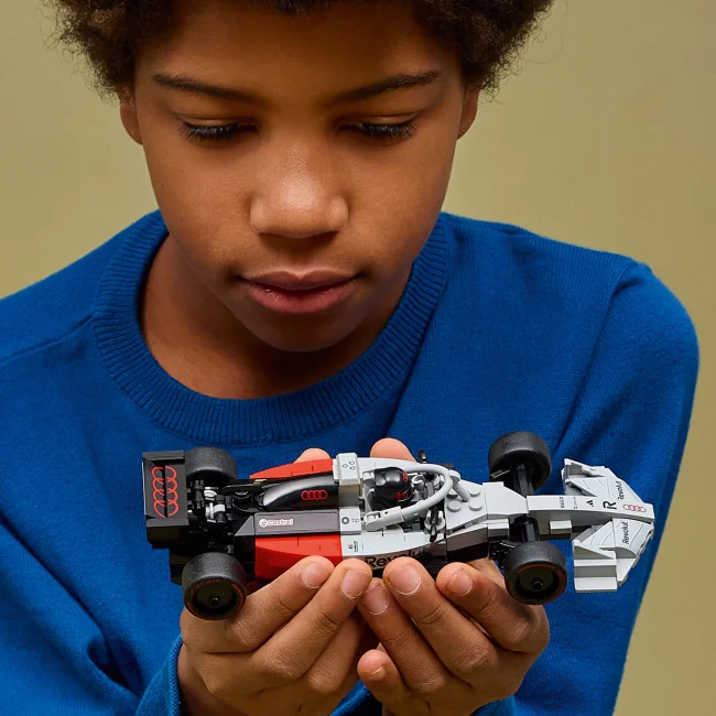 77259 Гоночный болид Audi Revolut F1® Team R26