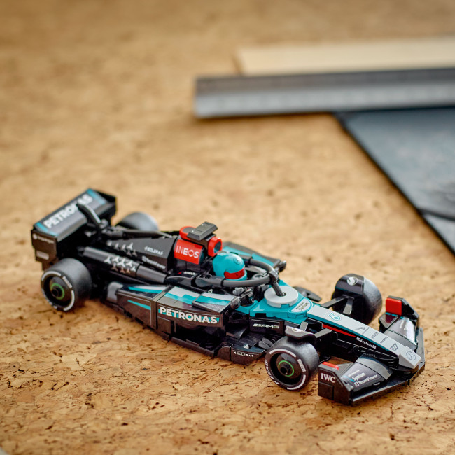 77244 Болид Mercedes-AMG F1® W15