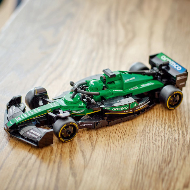 77245 Aston Martin Aramco F1® AMR24 võidusõiduauto