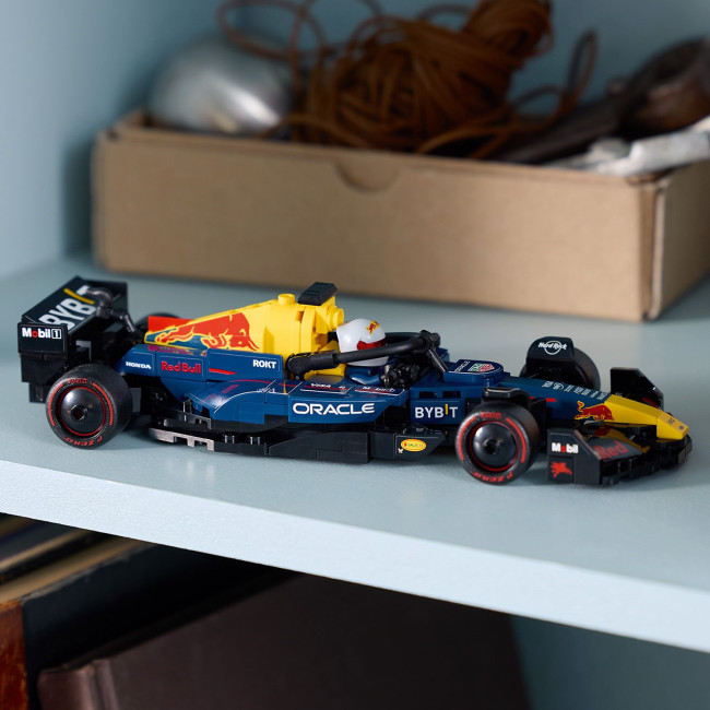 77243 Oracle Red Bull Racing RB20 F1® sacīkšu auto