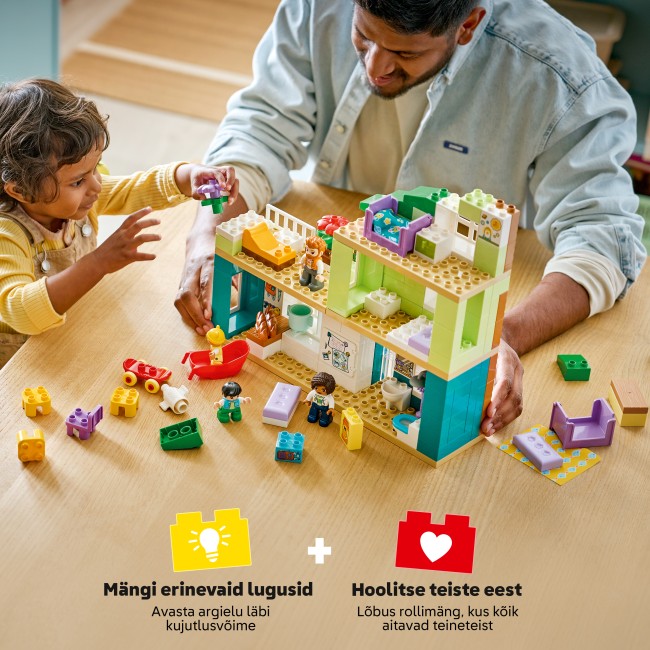 10470 “Trīs vienā” Moderna ģimenes māja ar figūrām