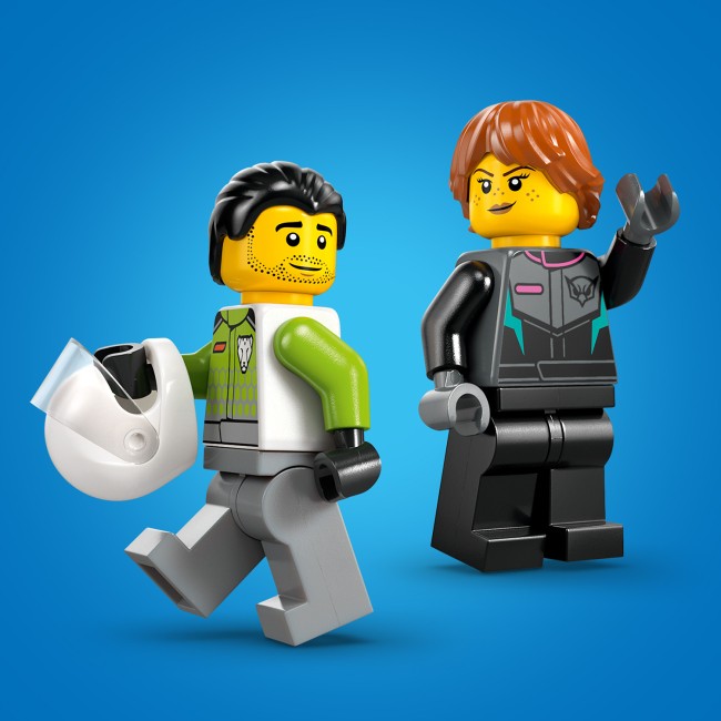 60489 Suihkari ja auto