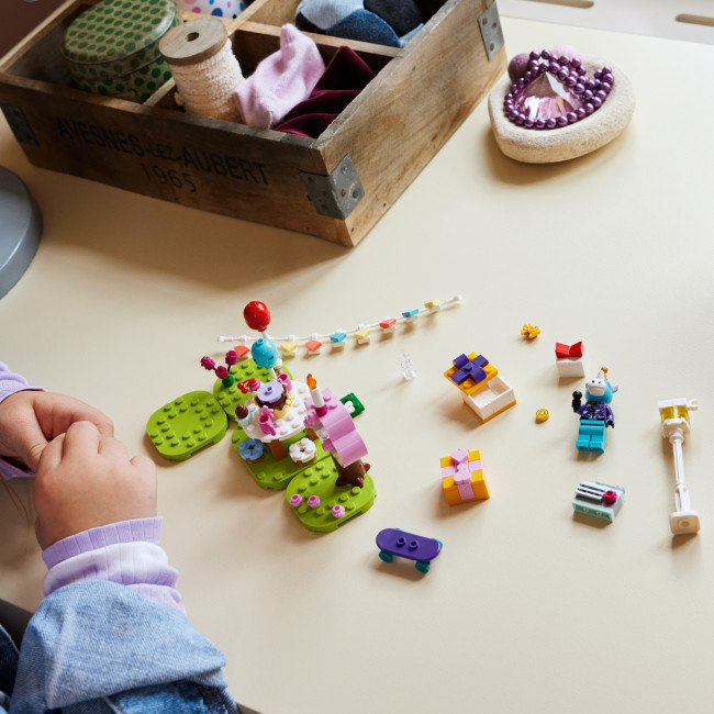 77046 Julian ja tema sünnipäevapidu