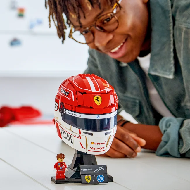 43014 Scuderia Ferrari HP Charles Leclerc kiiver