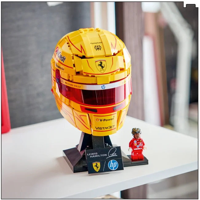 43022 Scuderia Ferrari HP Lewis Hamilton kiiver