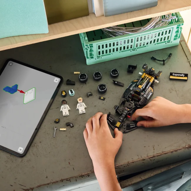 77252 APXGP meeskonna võidusõiduauto filmist F1® The Movie