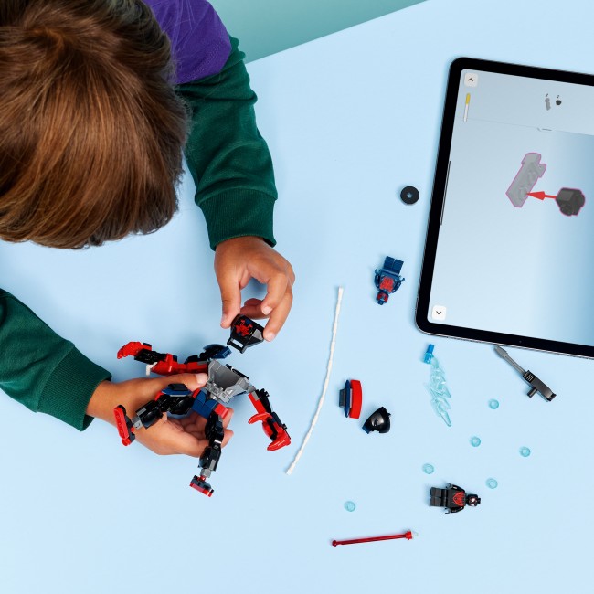 76337 Miles Moralese robot vs. Spider-Man 2099