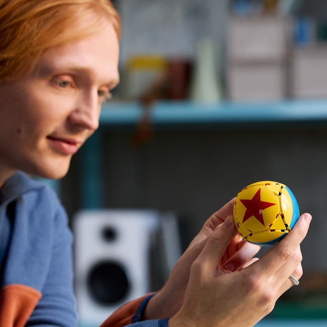 21357 Disney Pixar Luxo Jr.