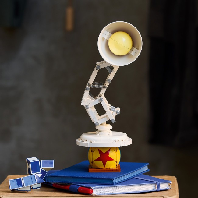 21357 Disney Pixar Luxo Jr.